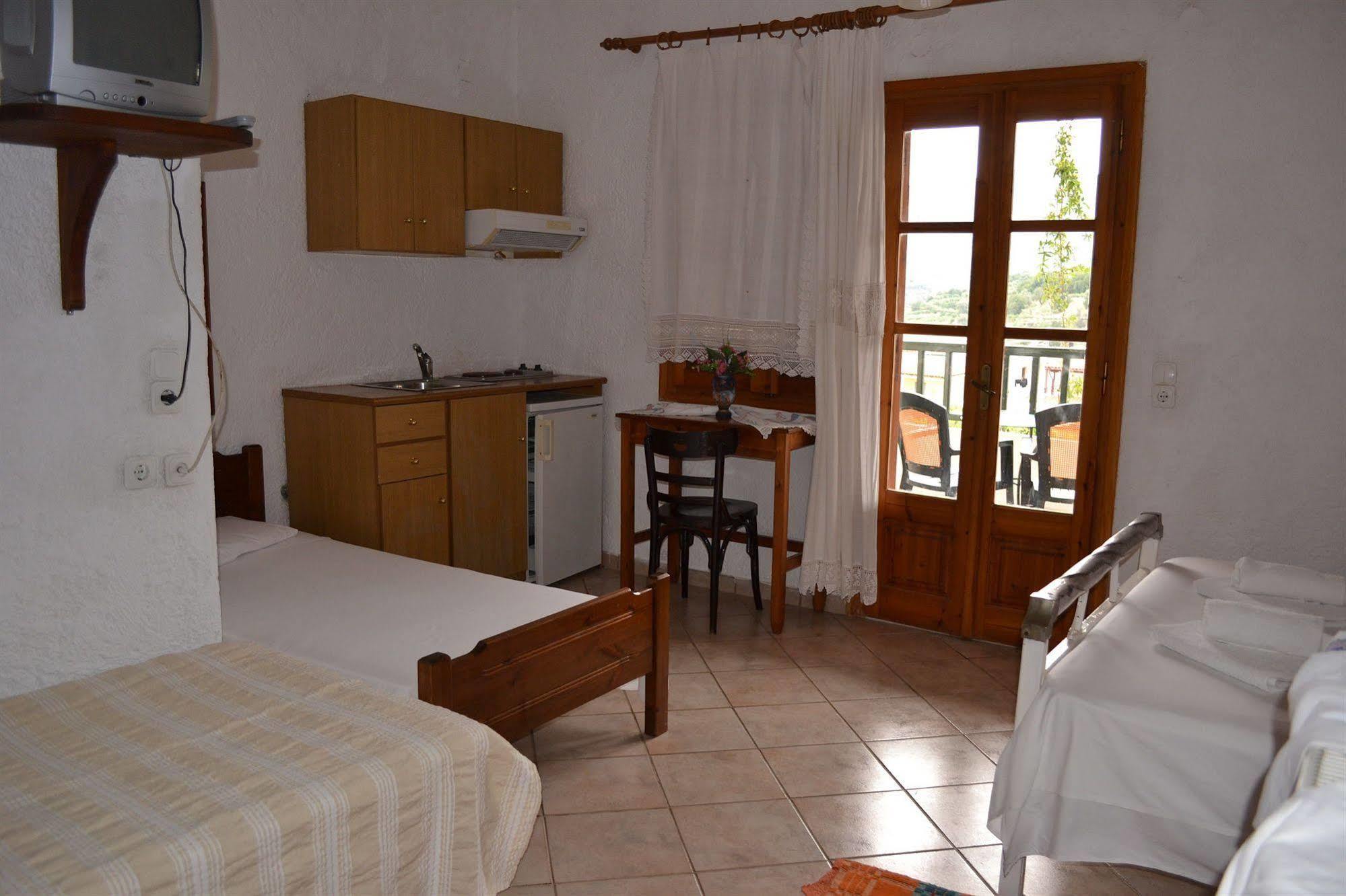 Keramos Hotel Zaros Bagian luar foto